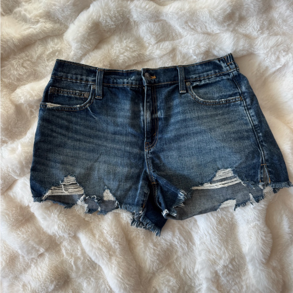 NWOT Aerie Daydream Distressed Denim Shorts M